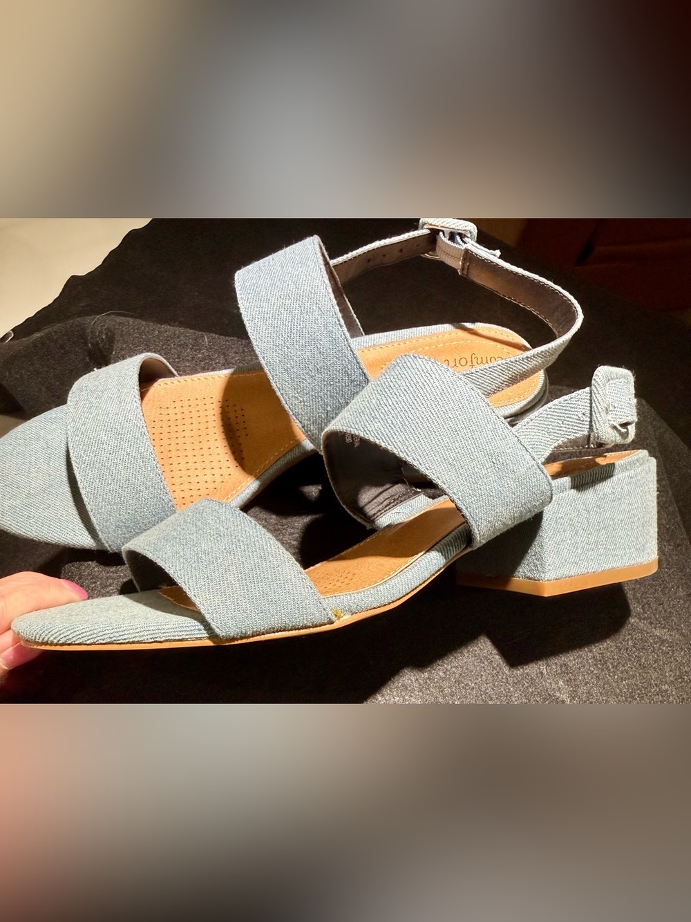 🥳🥳 📦 Comfortview Etta Sandals, 2” Heel, Light Blue Linen-look, Size 7 1/2 - Picture 8 of 11